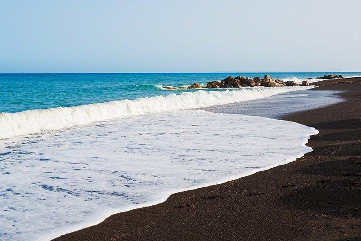 Santorini Island: Guided Tour From Heraklion Crete