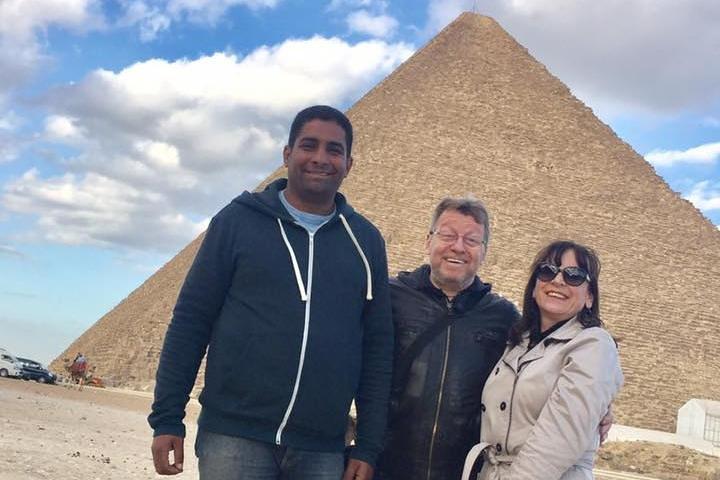 Tour to Giza Pyramids and Egyptian Museum and Citadel and Khan elkhalili