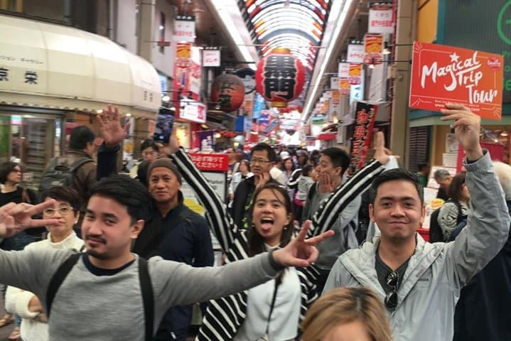 Kuromon Market Food Walking Tour in Osaka (6 stops, 6 tastes)