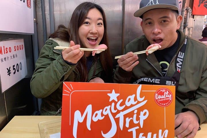Kuromon Market Food Walking Tour in Osaka (6 stops, 6 tastes)