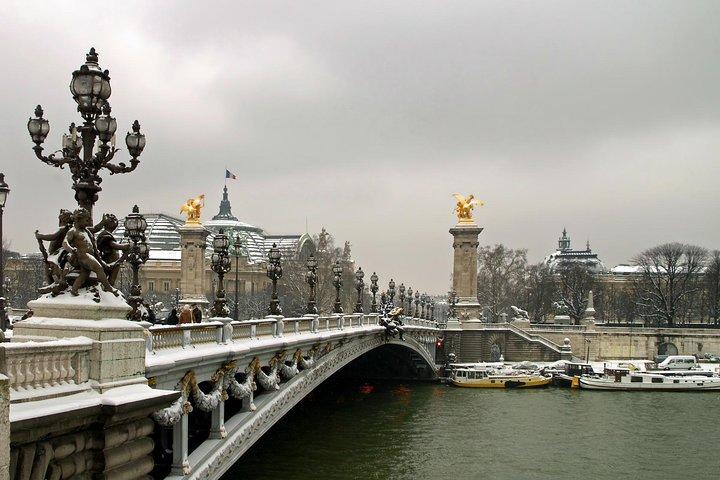 Paris Christmas Tour with a Local Guide: Custom & Private