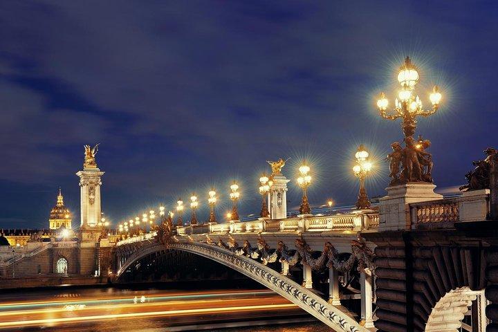 Paris at Night Tour with a Local Guide: Private & Personalized