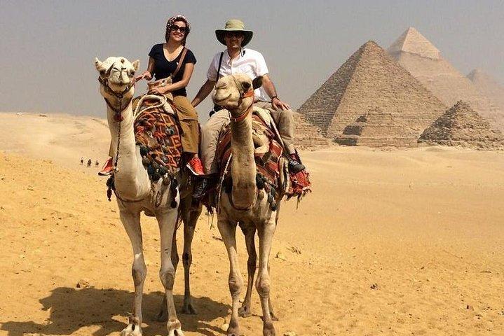 Private Cairo Layover Tour to Giza Pyramids and Sphinx with Lunch