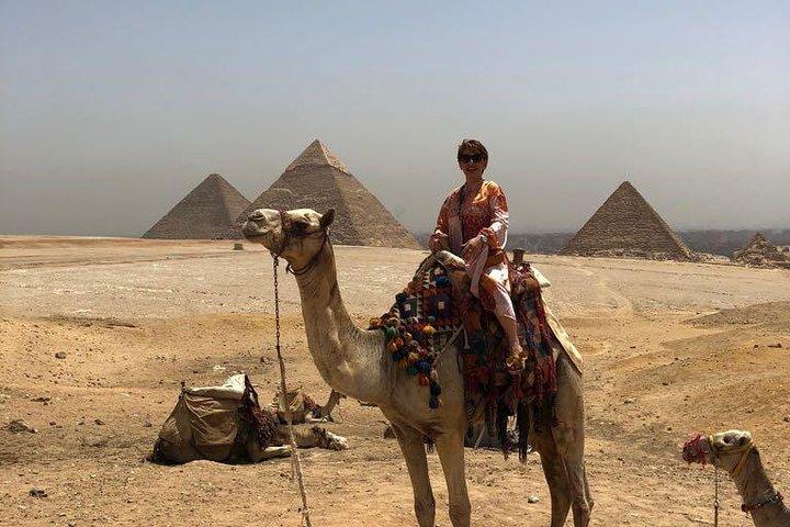 Private Cairo Layover Tour to Giza Pyramids and Sphinx with Lunch