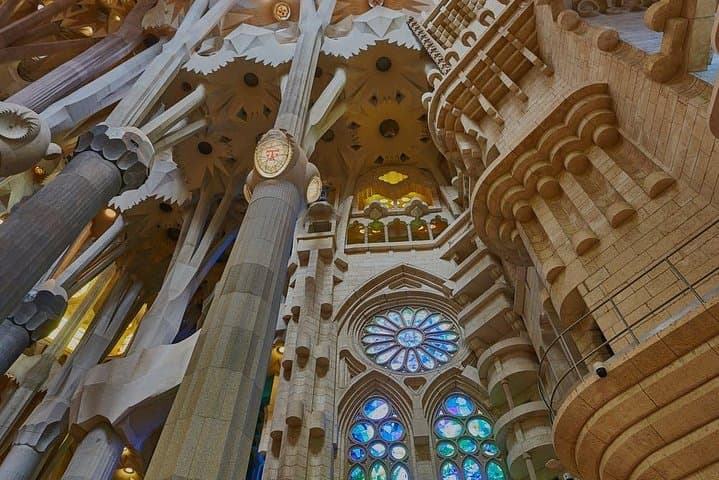 Sagrada Familia Tour with Guide – Private & Small-Group