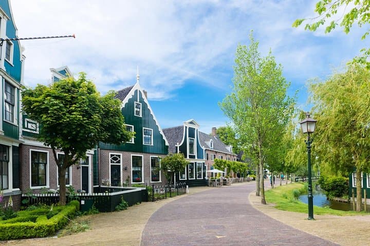 From Amsterdam : Windmills of Zaanse Schans Tour