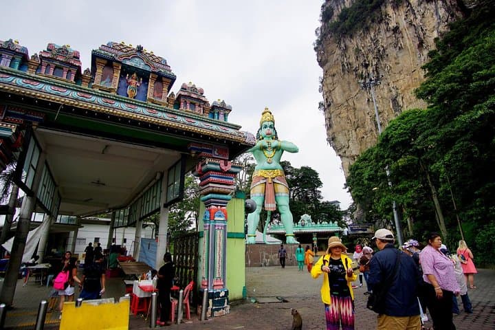 Kuala Lumpur Private Tour to Batu Caves Hotsprings And Waterfalls
