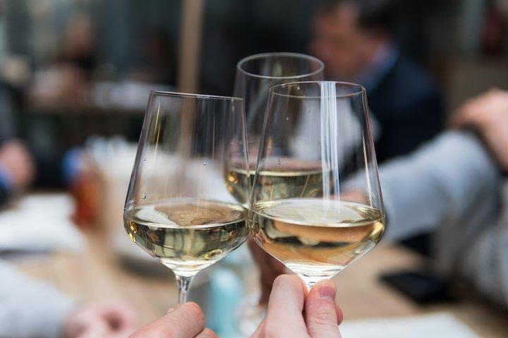 Loire Private Wine Day from Paris: Castle, 6 Tastings & Lunch