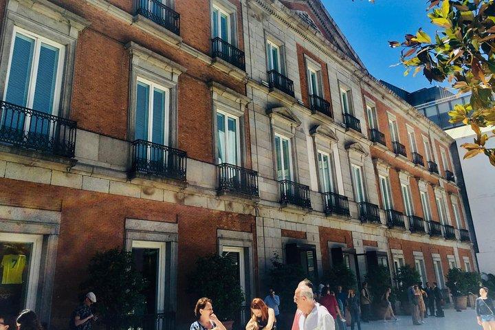 Guided tour of the Thyssen Museum in Madrid, entrance fees and pick-up at the hotel.