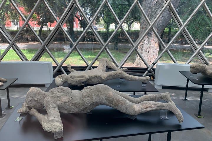 Transfer Naples to Sorrento and stop in Pompeii