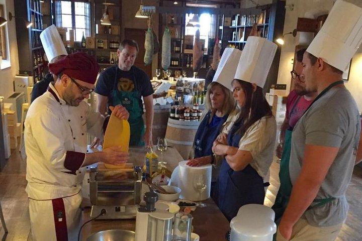 Siena countryside: cooking class in an exclusive estate