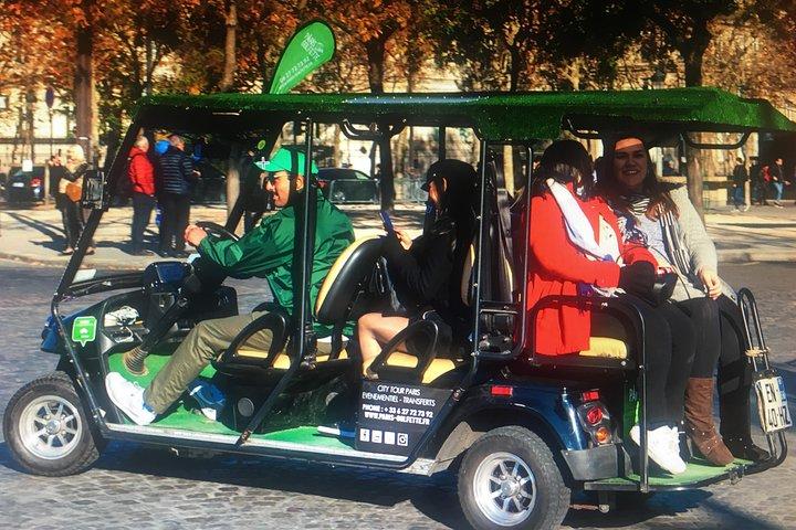 Discover Paris in electric golf carts