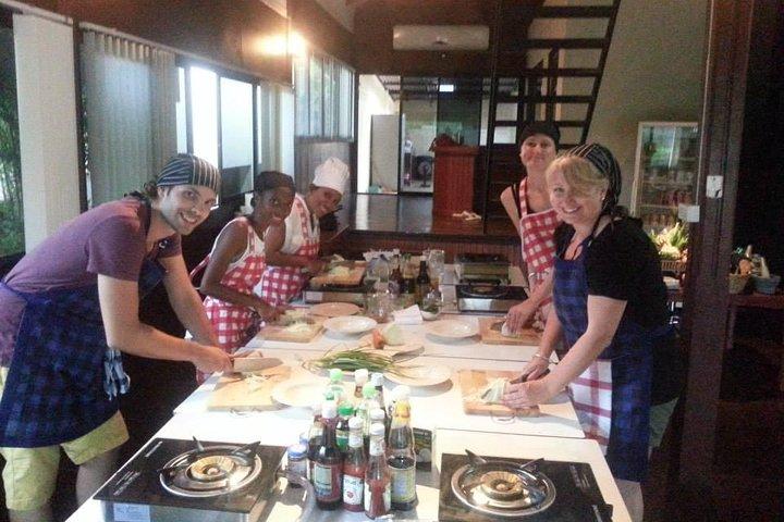 Thai Cooking Class in Koh Samui with Market Tour