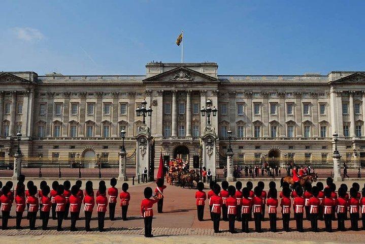 Half day London Private Tour in Executive Luxury Vehicle