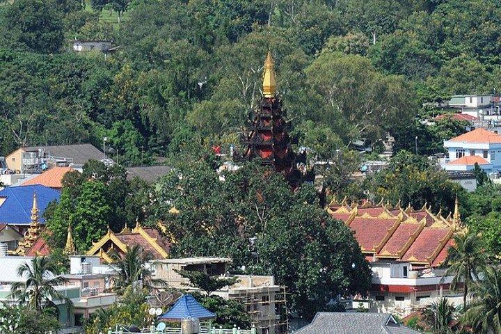 Chiang Rai All-Inclusive Tour: White & Blue Temples + Long Neck