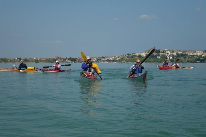 Fun Kayaking In Lake Trasimeno with lunch - Umbria