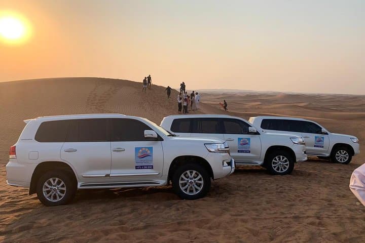 Private Dubai Desert Safari: BBQ Dinner, Sandboarding & 5 Shows