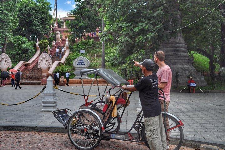 Phnom Penh: Private City Tour, Royal Palace, Wat Phnom by Cyclo