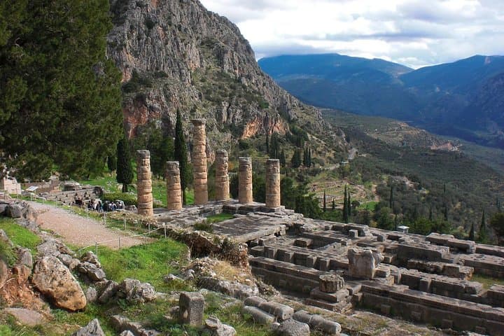 Award-Winning 2-Day Private Delphi & Meteora Tour