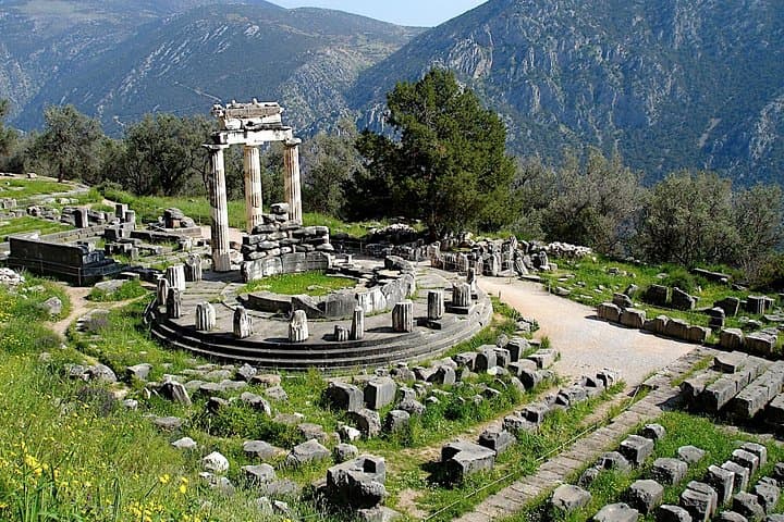 Award-Winning 2-Day Private Delphi & Meteora Tour