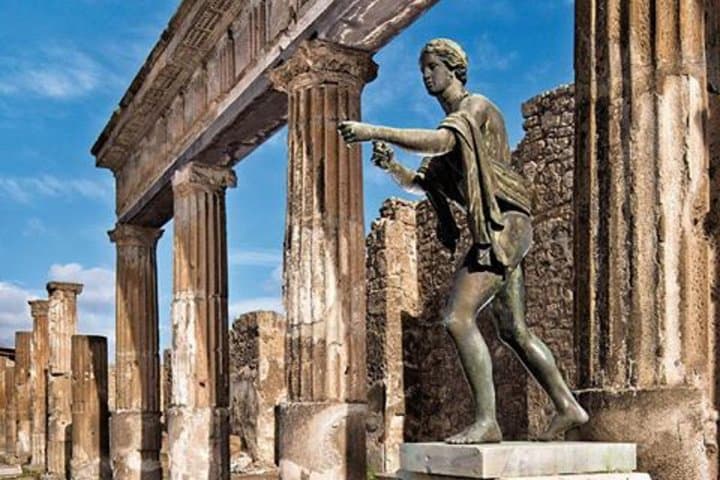 the splendour of Pompeii ruins
