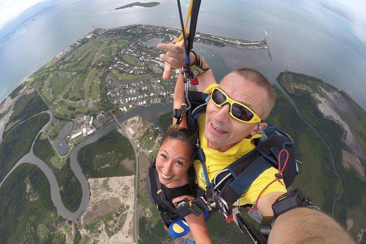 Skydive Fiji Radical 10000ft Tandem Jump (30 seconds free fall)