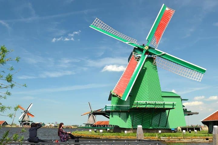 Giethoorn, Zaanse Schans Windmills Guided Day Trip from Amsterdam