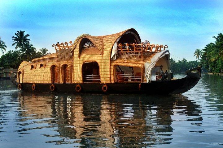 Houseboat Cruise on Alleppey Backwaters from Cochin