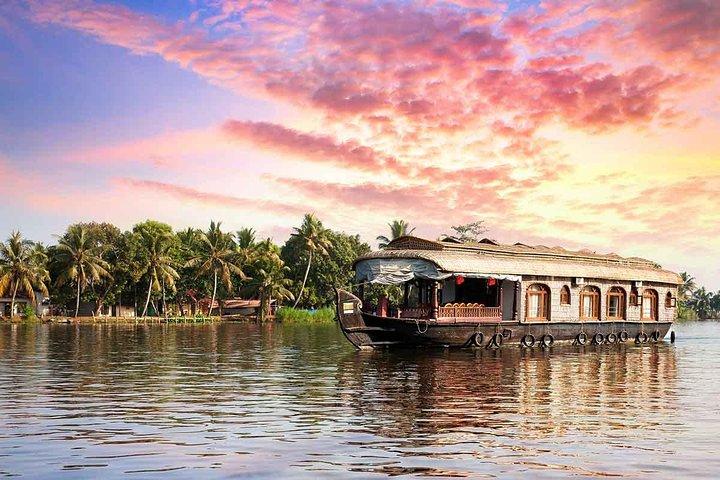 Houseboat Cruise on Alleppey Backwaters from Cochin