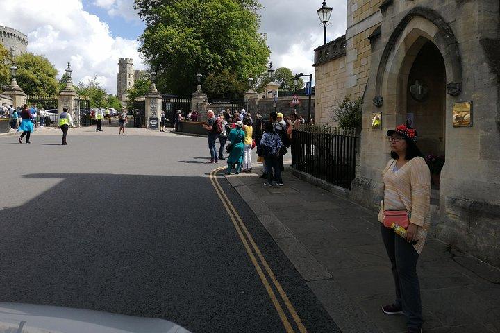 Luxury Private Vehicle Day Hire from & to London via Stonehenge & Windsor Castle