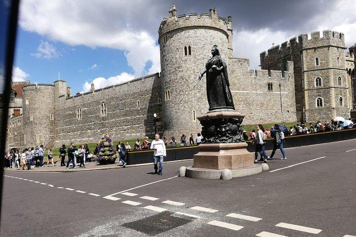 Luxury Private Vehicle Day Hire from & to London via Stonehenge & Windsor Castle