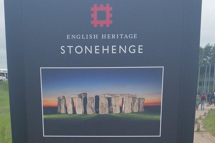 Luxury Private Vehicle Day Hire from & to London via Stonehenge & Windsor Castle