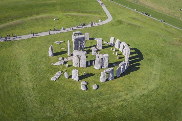 Stonehenge and Bath Day Guided Tour from London