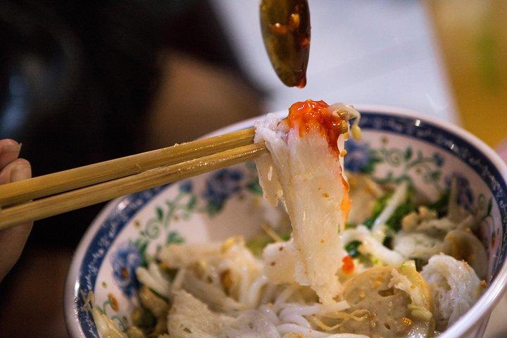 Phnom Penh Hidden Market, Breakfasts & Street Art by Tuk Tuk
