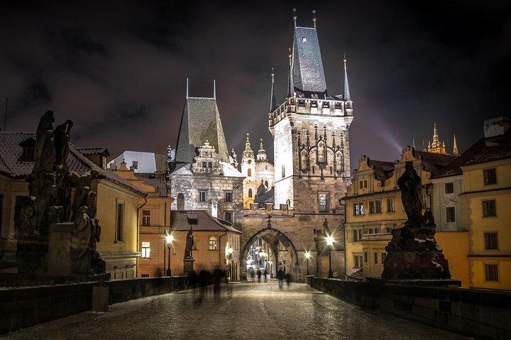 Private Transfer from Berlin to Prague with 4h of Sightseeing