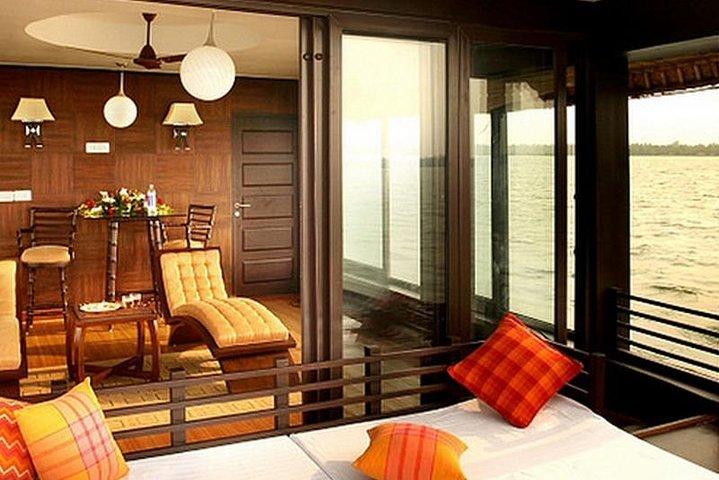 Private Full-Day Kerala Backwaters Houseboat Tour With Lunch & Pickup From Kochi