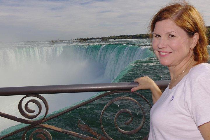 Luxury Small-Group Niagara Falls Day Tour from Toronto with Hornblower Cruise