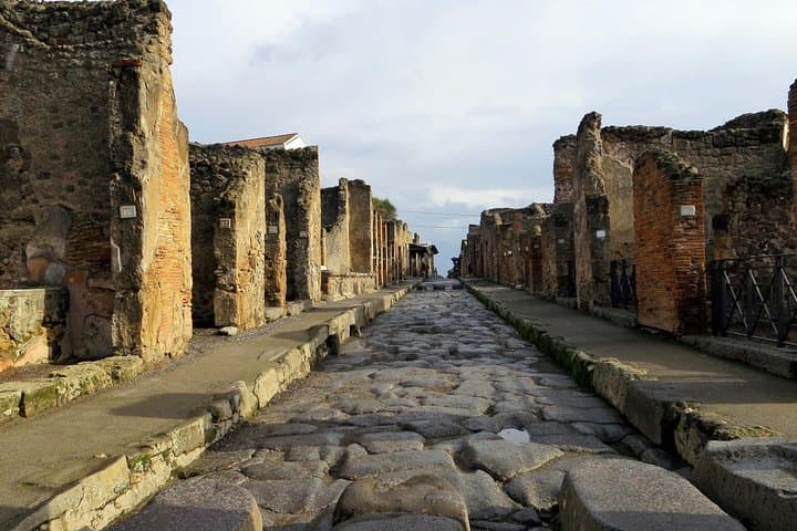 Pompeii- Amalfi Coast tour from Naples, with licensed guide included