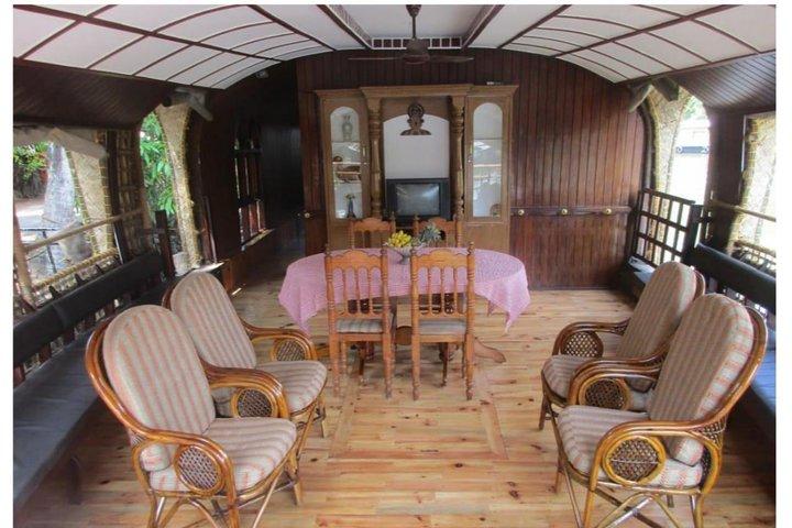 Private Kerala Backwaters Houseboat Cruise with Lunch from Kochi