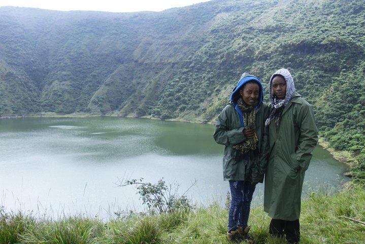 1 Day Mount Bisoke Hike Adventure Tour in Volcanoes National Park