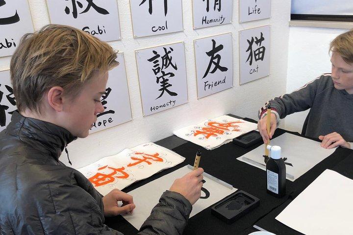 Let's experience calligraphy in YANAKA, Taito-ku, TOKYO !!