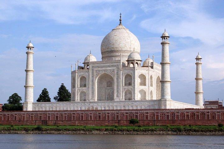 Same Day Agra Tour With Taj Mahal from Bangalore By Return Flights