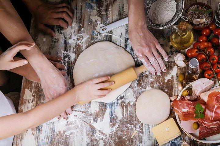 Private Pizza & Tiramisu Class at a Cesarina's home with tasting in Verona