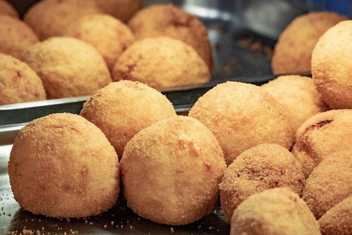 Small-group Street food tour in Messina