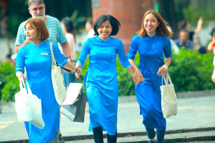 Saigon Half Day Shopping Tour by Motorbikes - KissTour