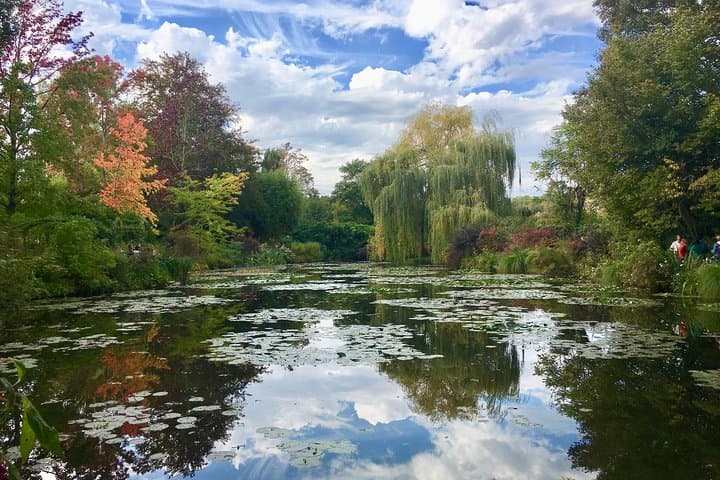 Versailles Palace and Giverny Private Guided Tour from Paris