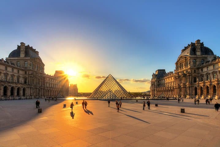 Eiffel Tower and City Tour by Bus with Seine River Cruise Option