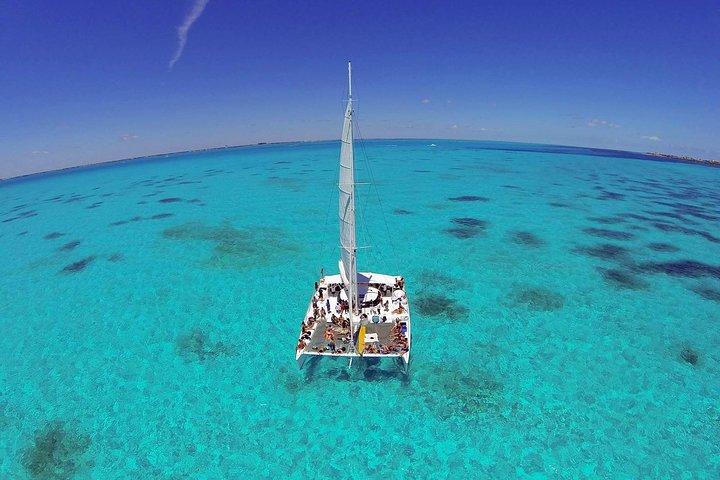 Isla Mujeres Catamaran Tour with Snorkeling at MUSA, Buffet Lunch & Open Bar