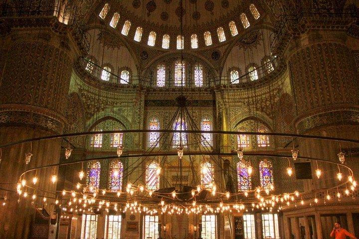 Small Group Istanbul Tour: Hagia Sophia, Blue Mosque & Bazaar