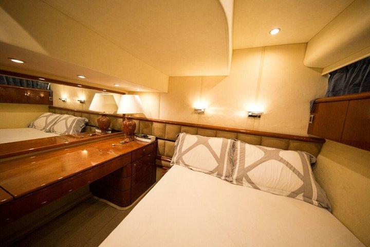 Luxury Yacht Tour Around Palm Island